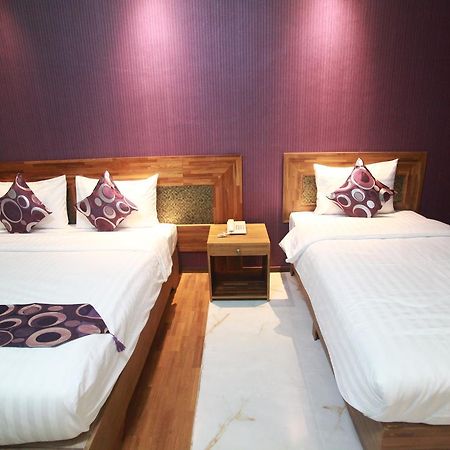 Hotel 9 Mile Янгон Экстерьер фото