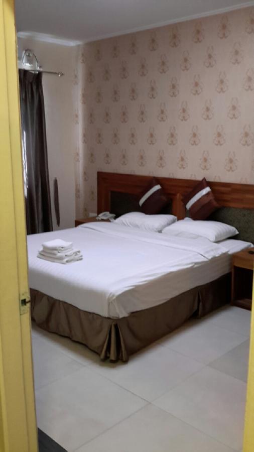 Hotel 9 Mile Янгон Экстерьер фото