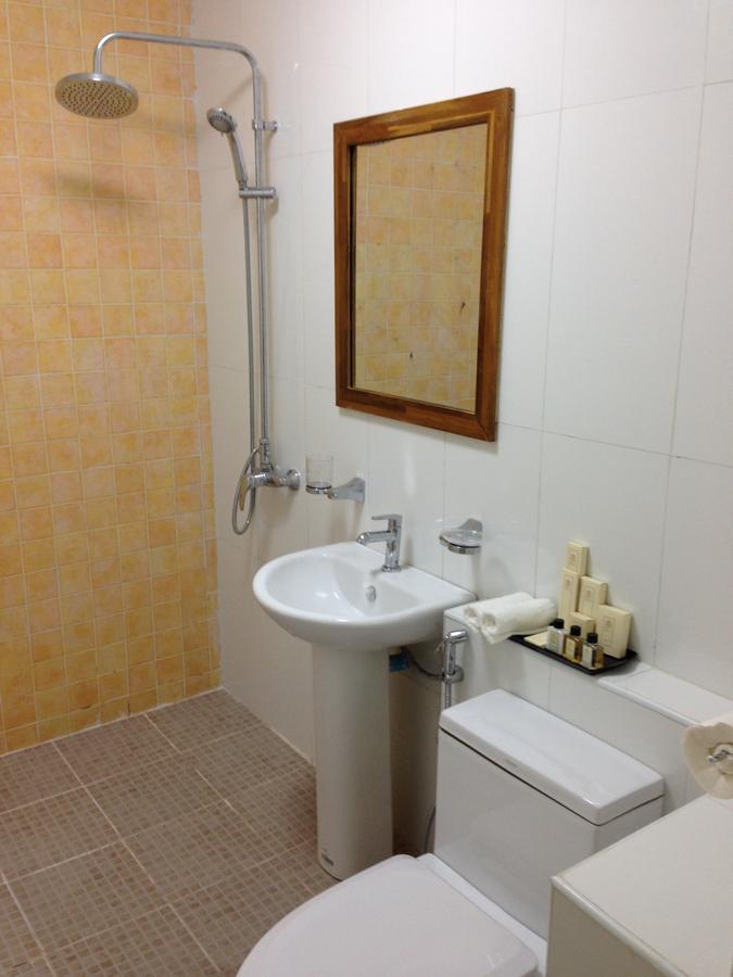 Hotel 9 Mile Янгон Экстерьер фото