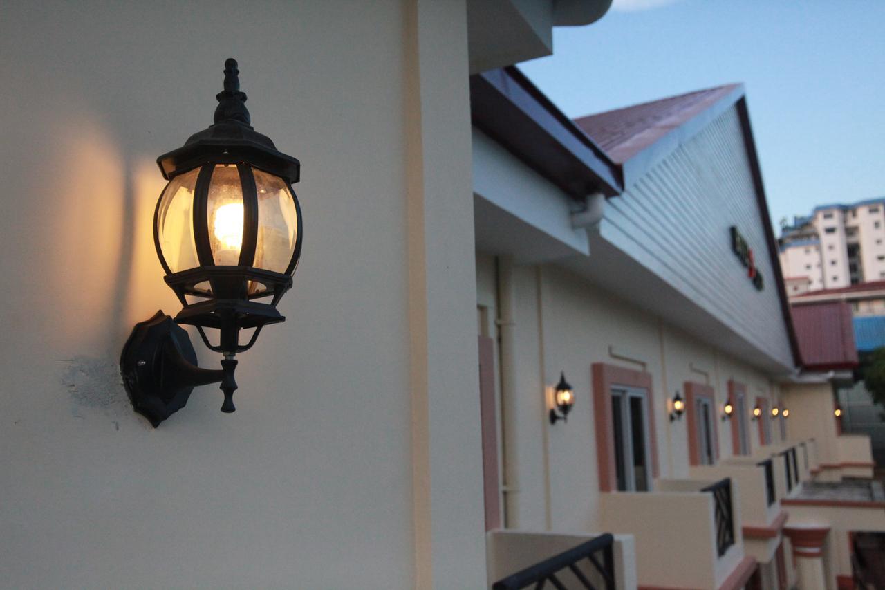 Hotel 9 Mile Янгон Экстерьер фото